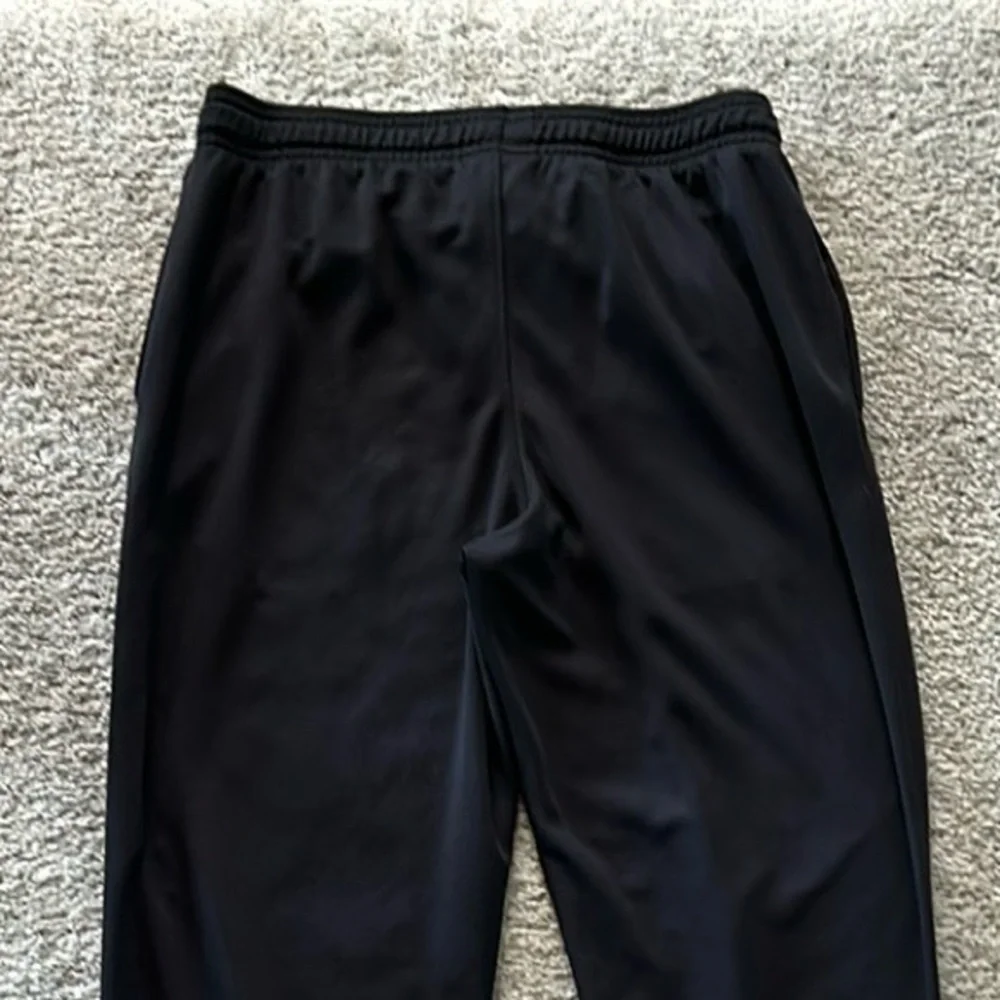Boys Under Armour Black Warm Up Pants - Picture 6 of 8
